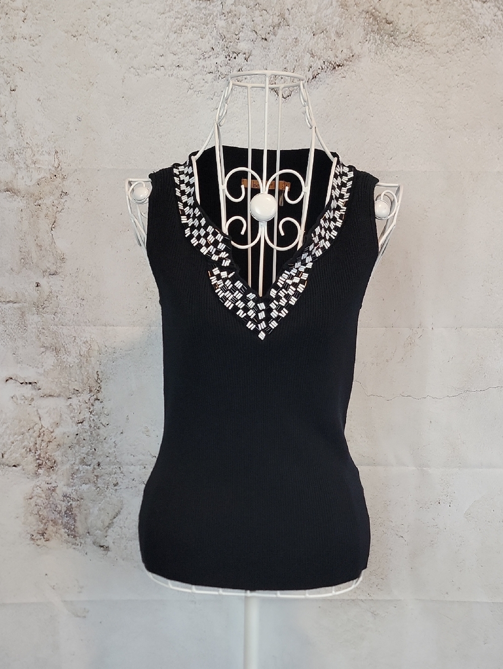 Belldini Sleeveless Black Knit V-Neck Top with Beaded Trim Womens Size L